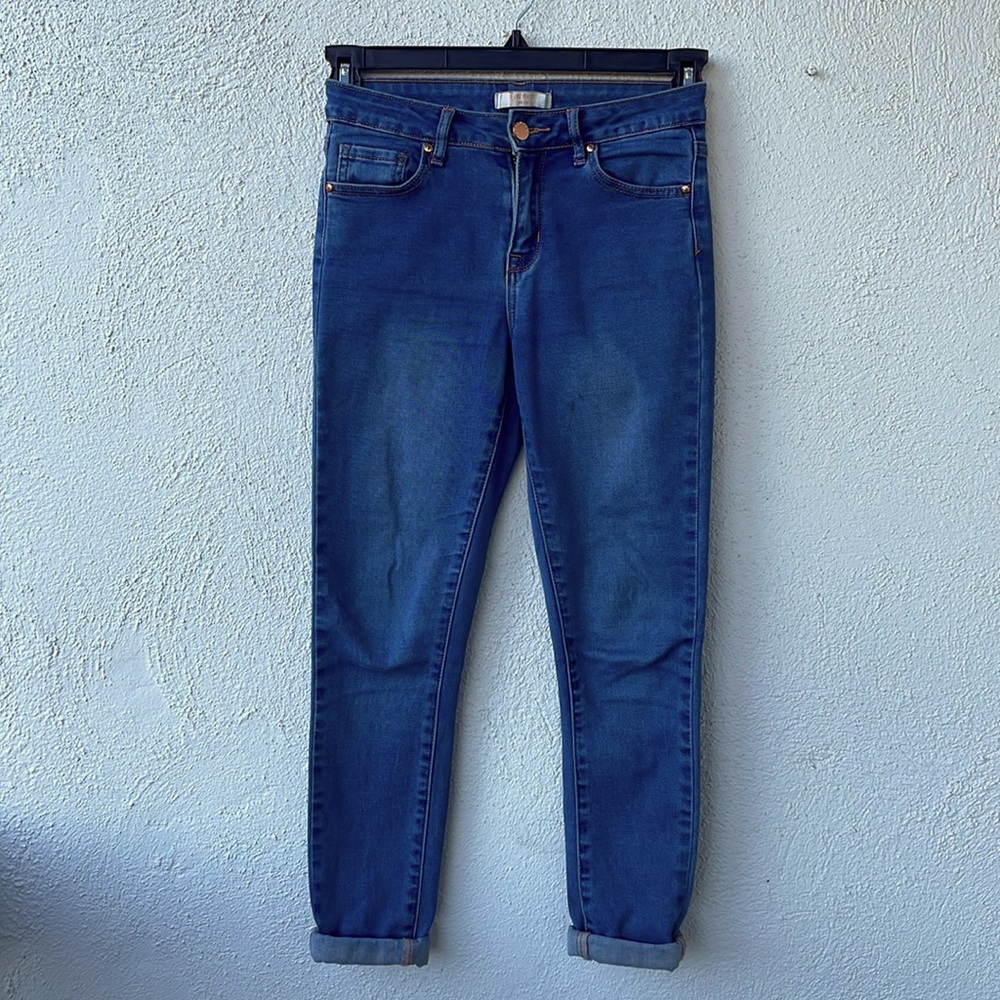 👖Forever21👖medium wash cropped skinny jeans